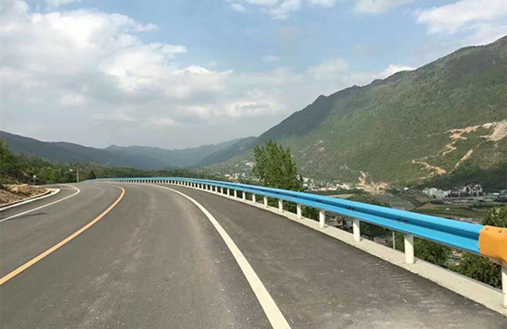 波形護(hù)欄的普通螺栓和防盜螺栓有什么不同之處？