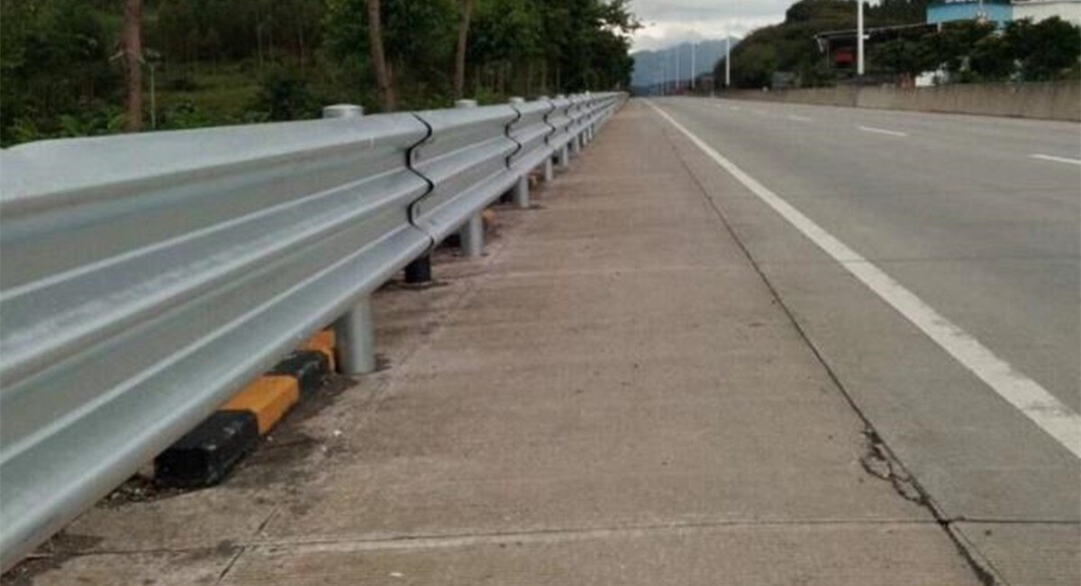 寧波波形護(hù)欄—分類、用途、表面處理、特點