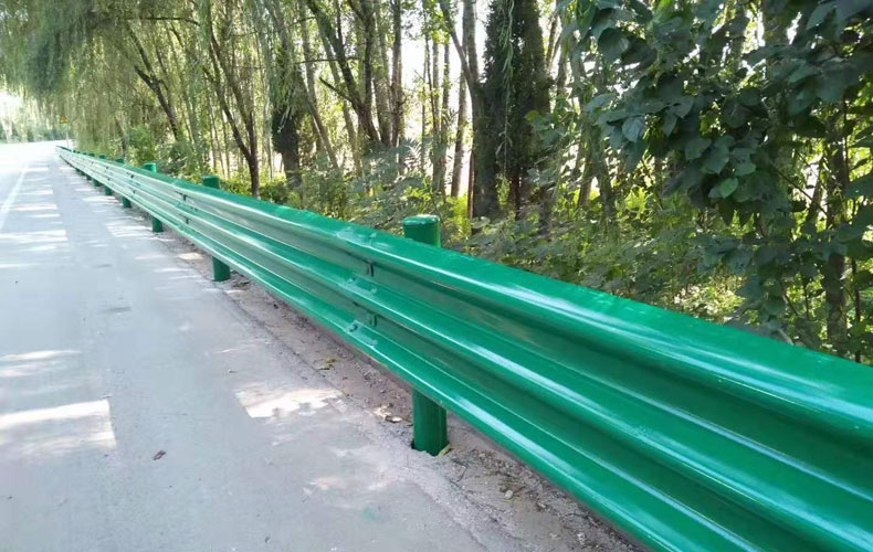 三波護(hù)欄的規(guī)格、制造工序、特點(diǎn)和用途是什么？