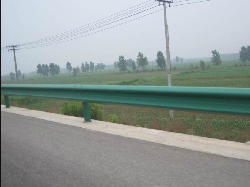 道路護(hù)欄有哪些優(yōu)勢？